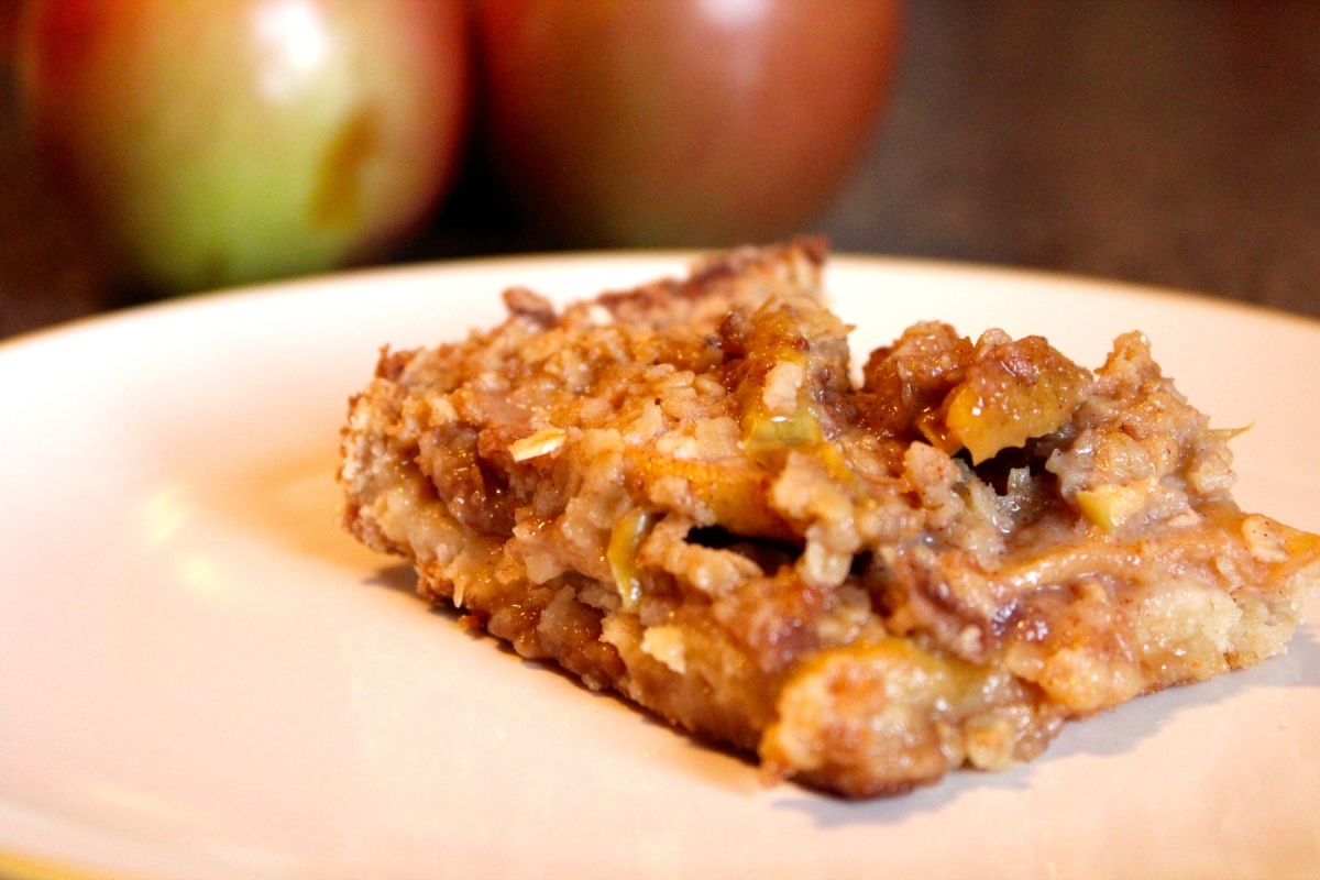 salted caramel apple pie bars